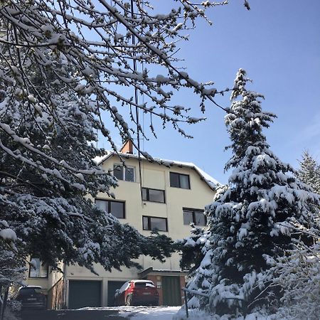 Romantic Two Bedroom Apartments In The Hills Of Budapest With Private Parking Екстериор снимка