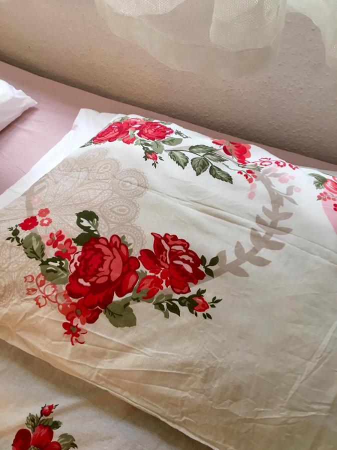 Romantic Two Bedroom Apartments In The Hills Of Budapest With Private Parking Екстериор снимка