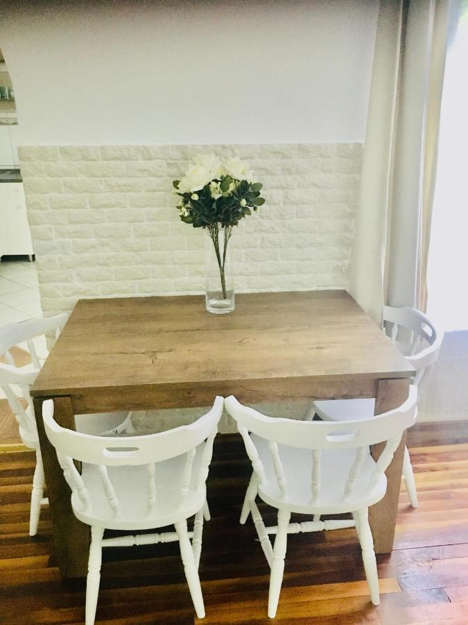 Romantic Two Bedroom Apartments In The Hills Of Budapest With Private Parking Екстериор снимка