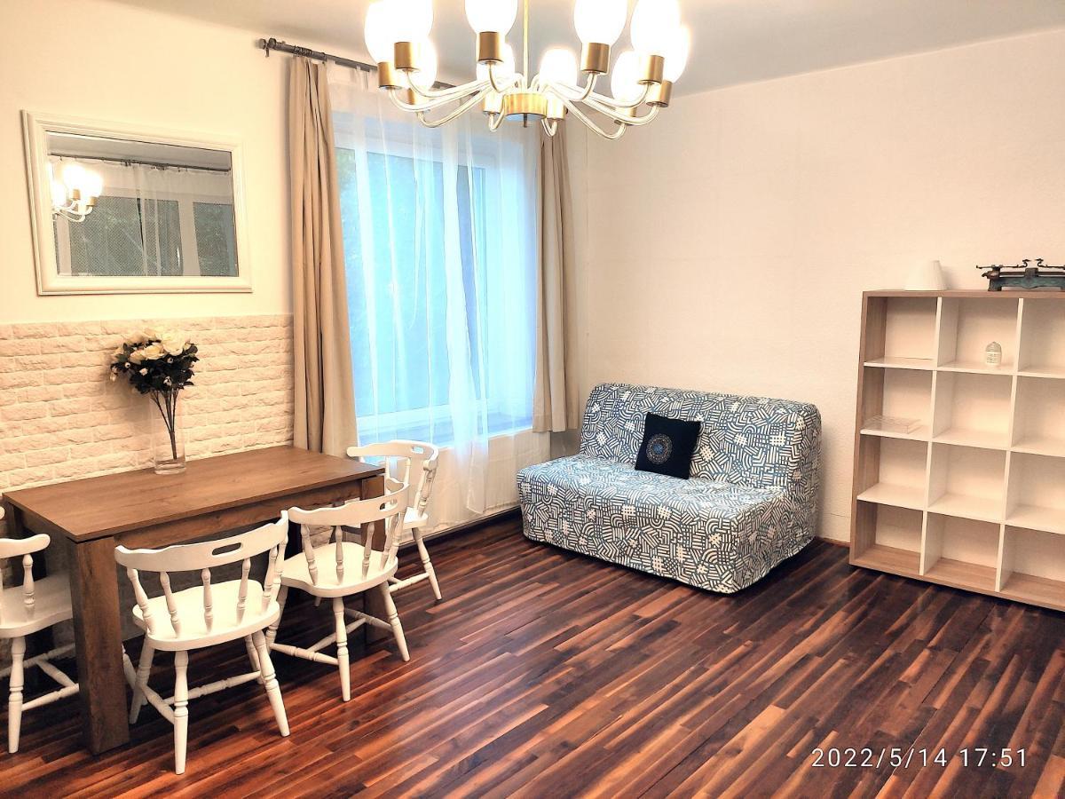 Romantic Two Bedroom Apartments In The Hills Of Budapest With Private Parking Екстериор снимка