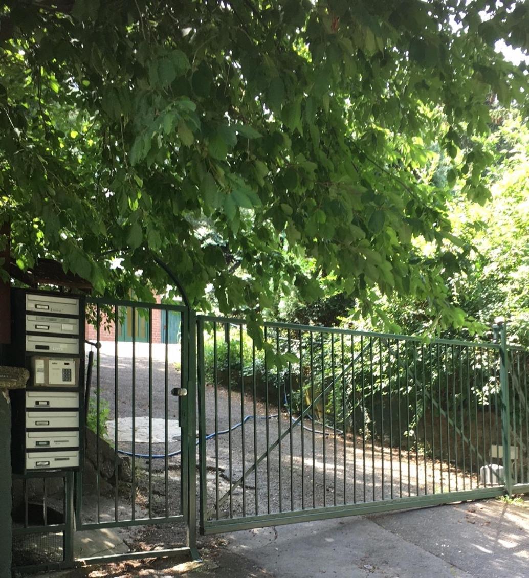 Romantic Two Bedroom Apartments In The Hills Of Budapest With Private Parking Екстериор снимка